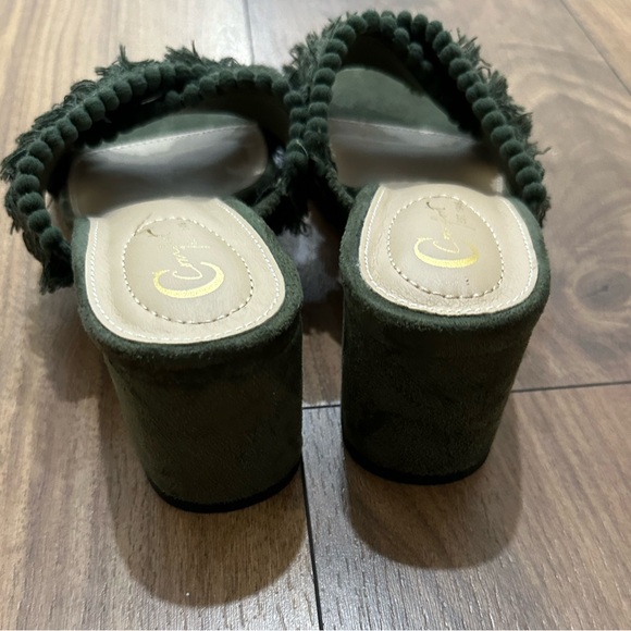 Size 8, Army green block heel sandals - Picture 2 of 4